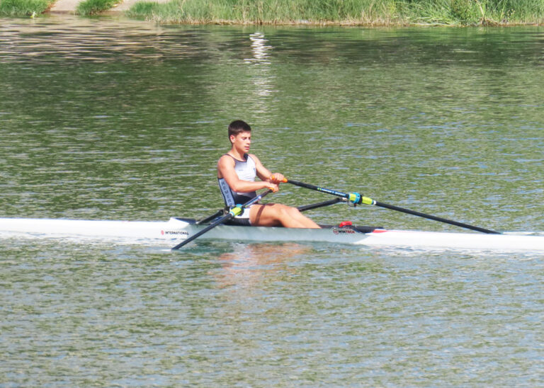 Daniel Otero, del Club Remeros del Eo, participa en elCampeonato del Mundo Universitario de Canadá 8 wDANIEL