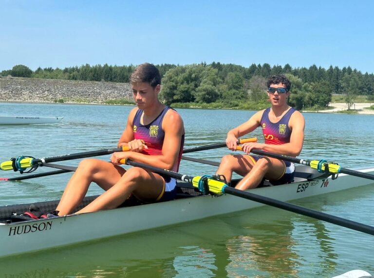Daniel Otero, del Club Remeros del Eo, participa en el Campeonato del Mundo Universitario de Canadá 4 wwDANI